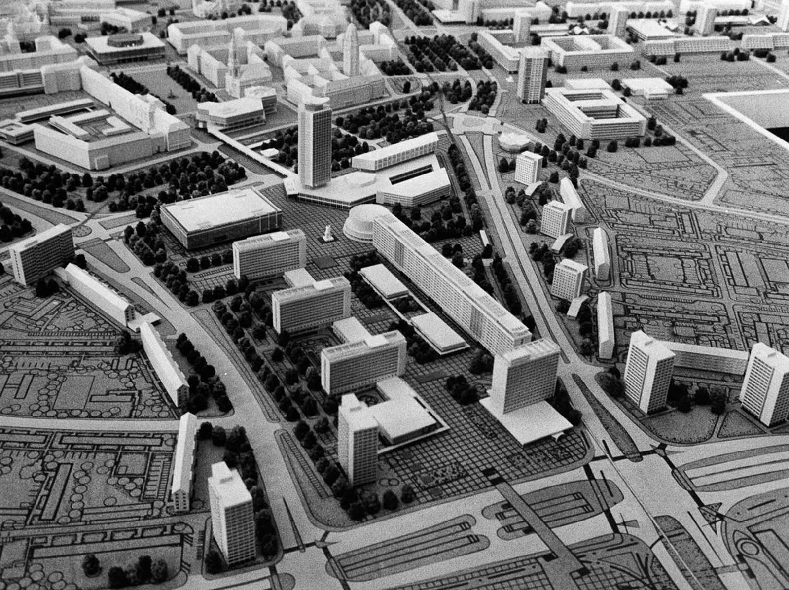 A model of planned construction in the city center, 1969.