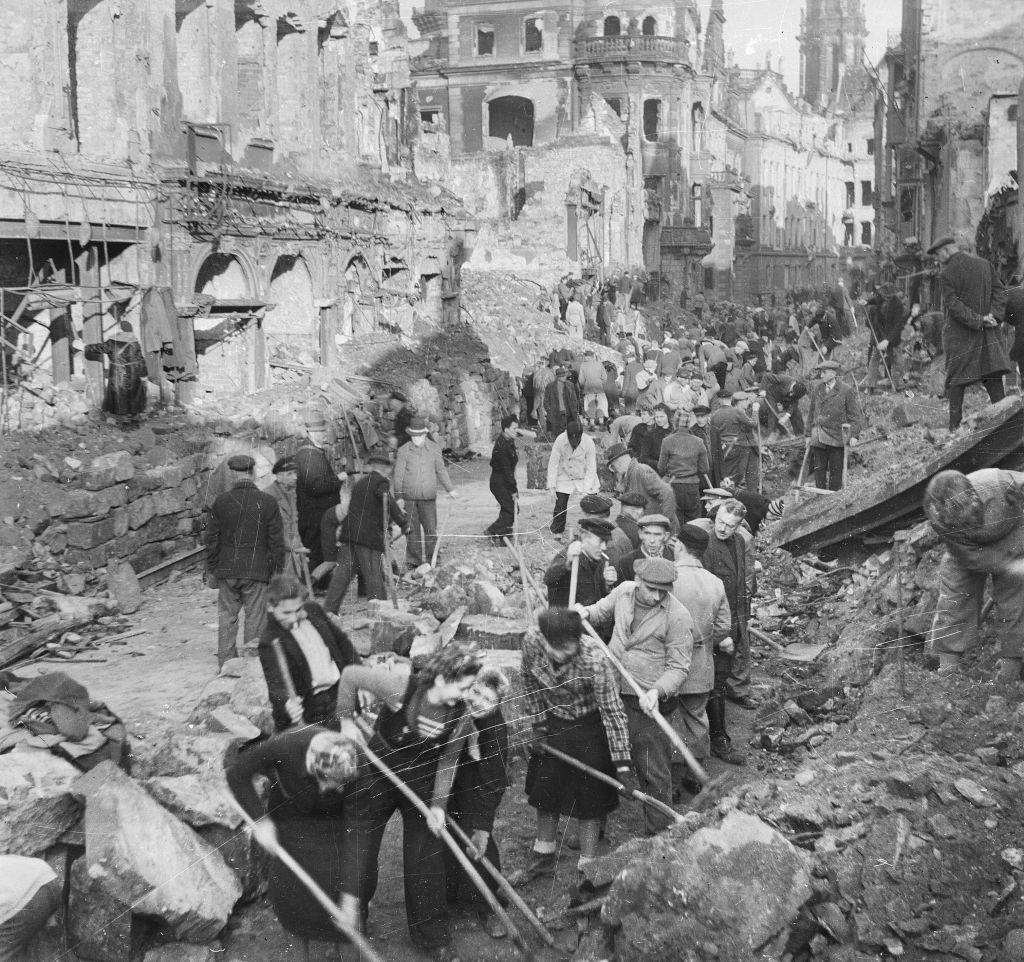 First attempts to clear the bombed Schlossstraße of Dresden and remove ruins.