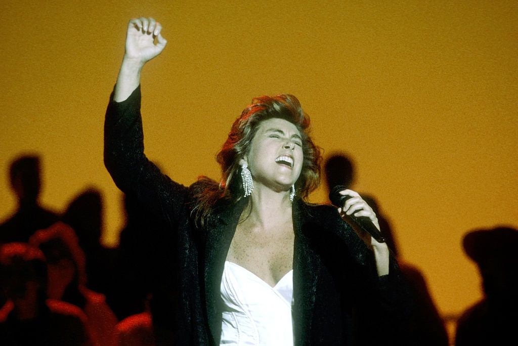 Laura Branigan performing on the stage, 1970.