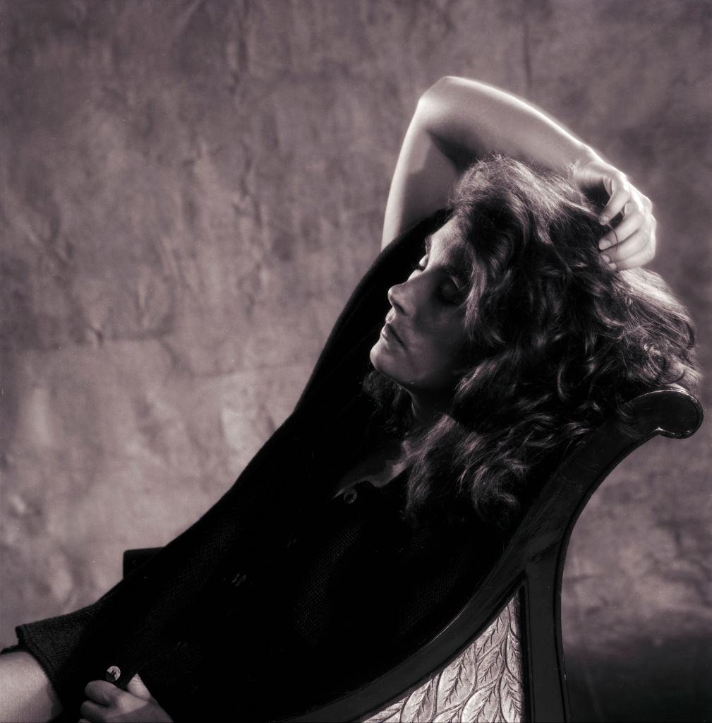 Laura Branigan posing on the chair, 1985.