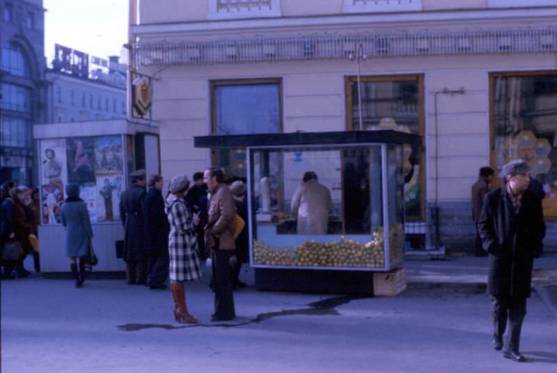 Fruit stand, near Nevsky Prospekt, Leningrad, 1977