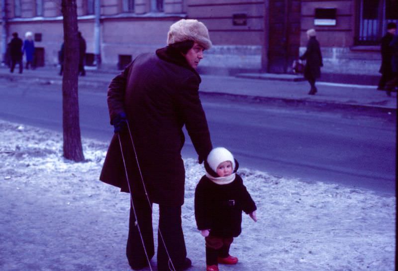 Leningrad street scene, Winter 1977