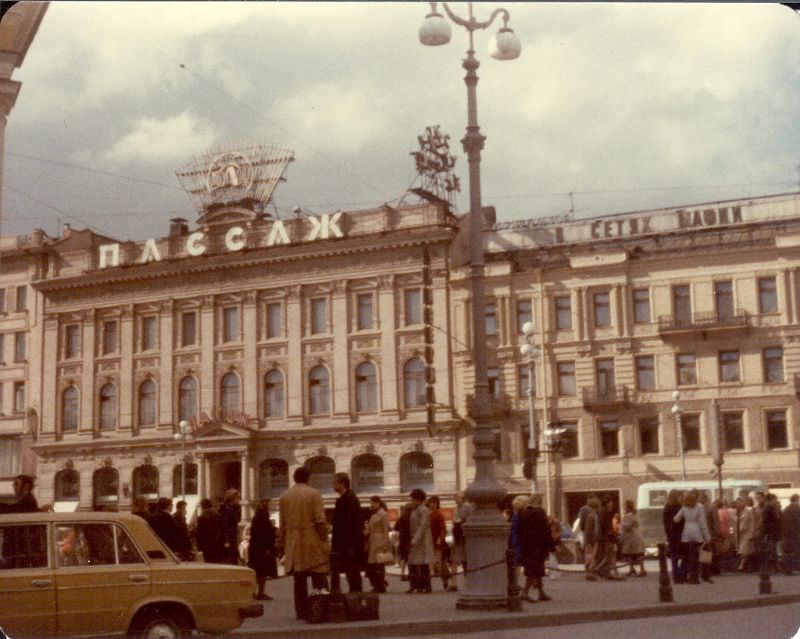 Passazh on Nevsky Prospekt, Leningrad, 1977