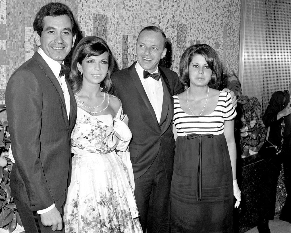 Nancy Sinatra with Trini Lopez, Tina Sinatra and her father Frank Sinatra, 1965.