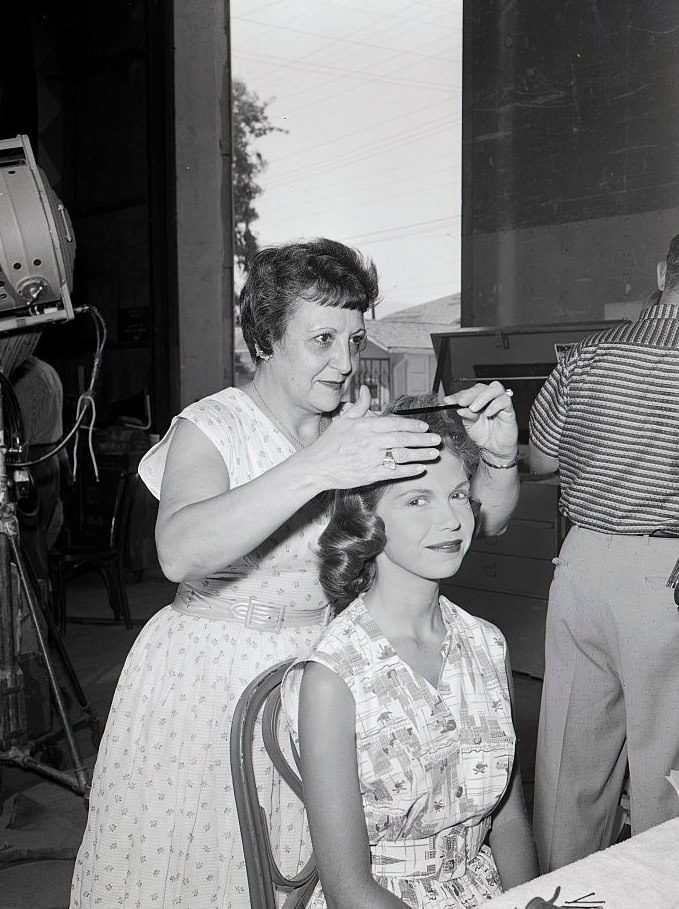 17-years-old Nancy Sinatra with her mother, 1957.