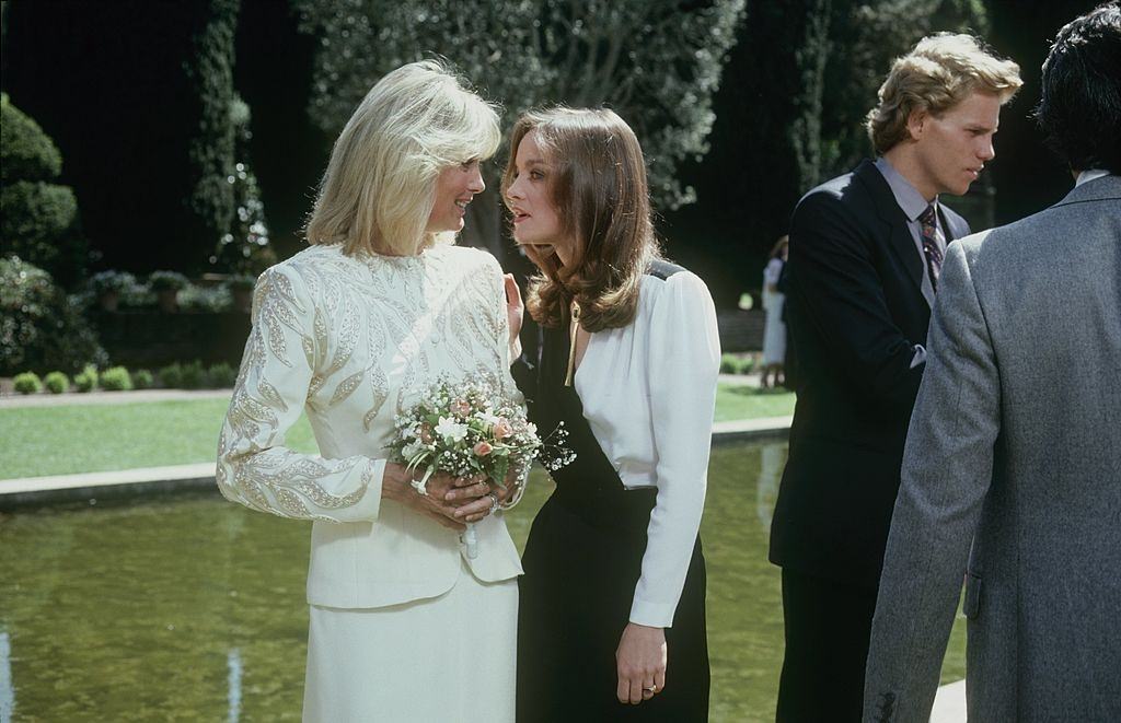 Pamela Sue Martin with Linda Evans, 1981.