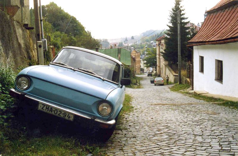 A nice clean Skoda 100S without badges, and bearing the pre-1997 registration ZH for Žiar nad Hronom, Banská Štiavnica