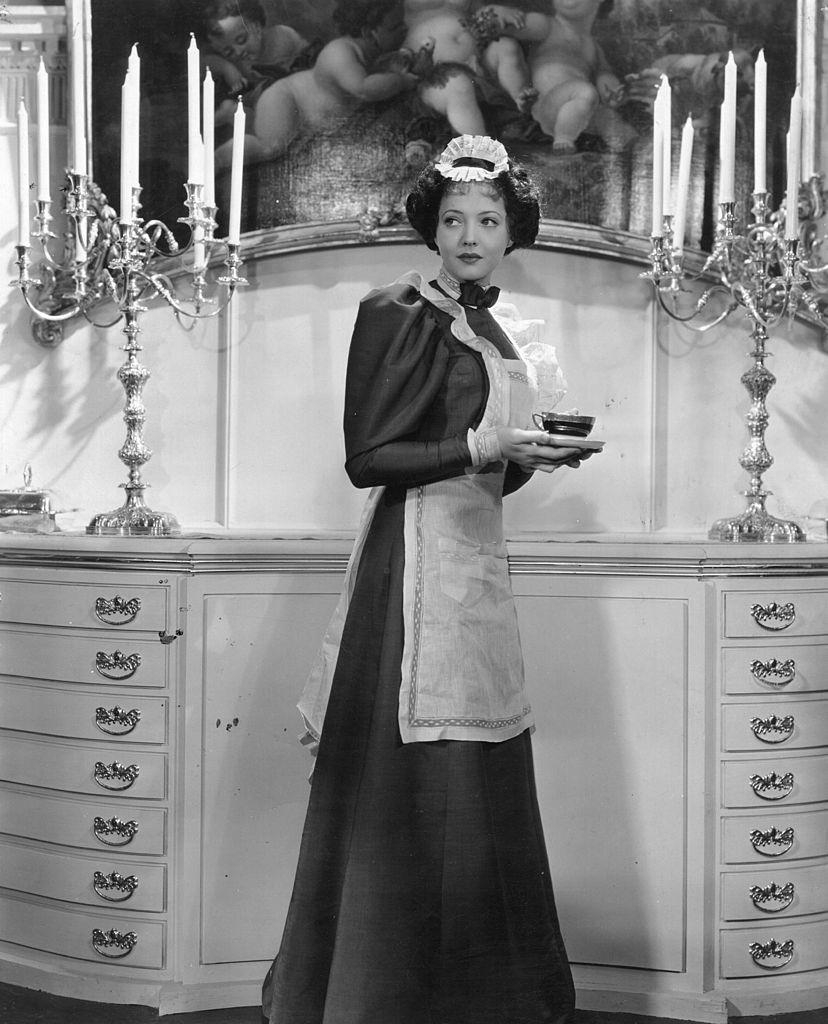 Sylvia Sidneyt as a maidservant in the title role of the film, 'Jennie Gerhardt', 1933.