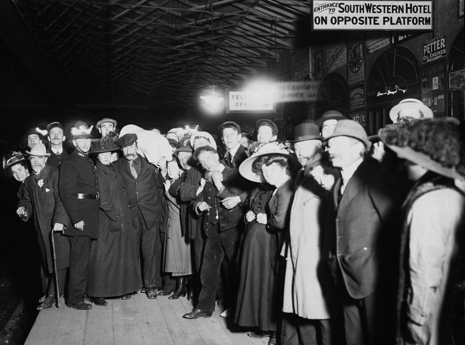 Relatives wait for survivors at Southampton.