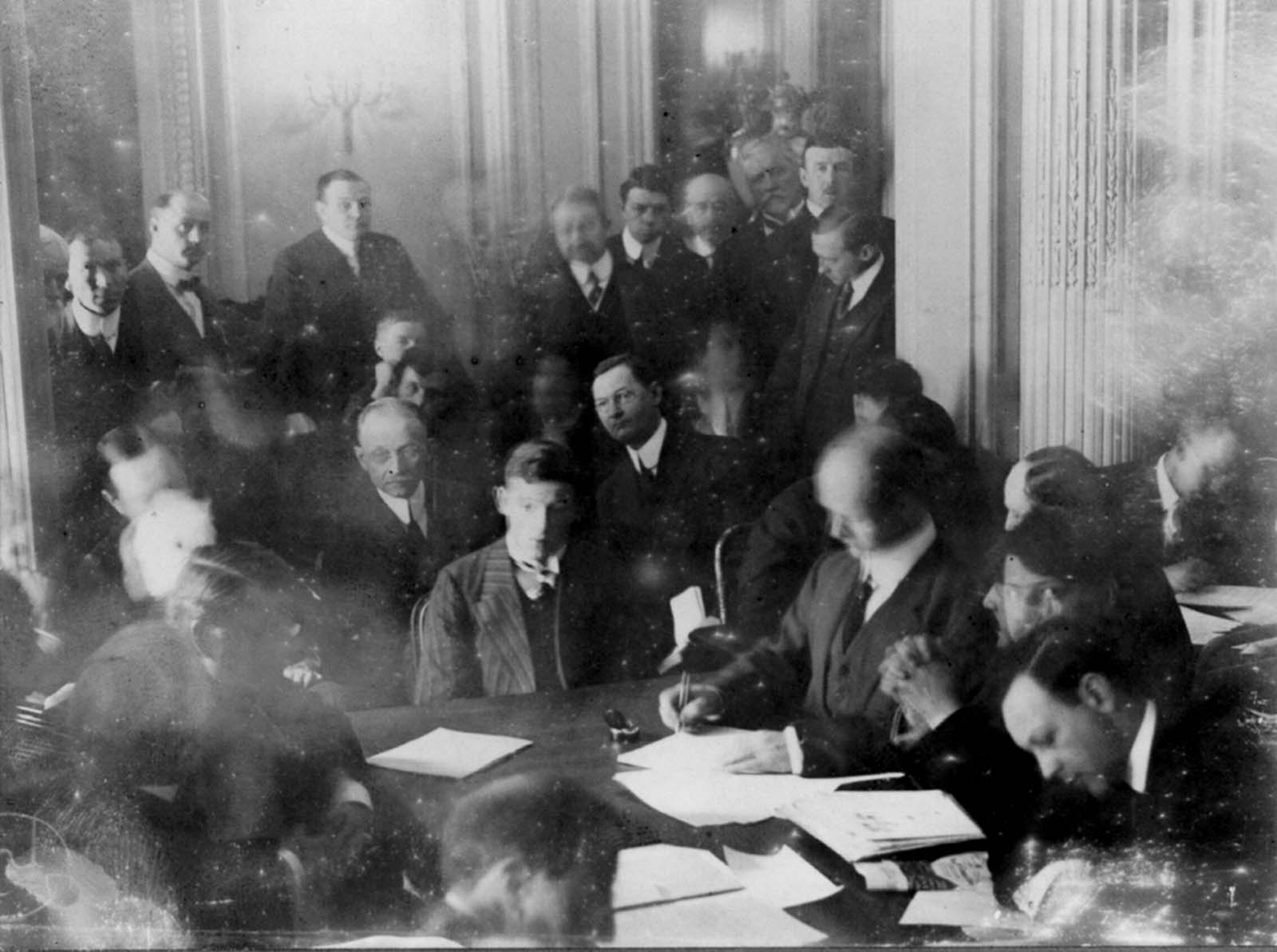 Wireless operator Harold Thomas Coffin is questioned by a Senate committee at the Waldorf-Astoria in New York.