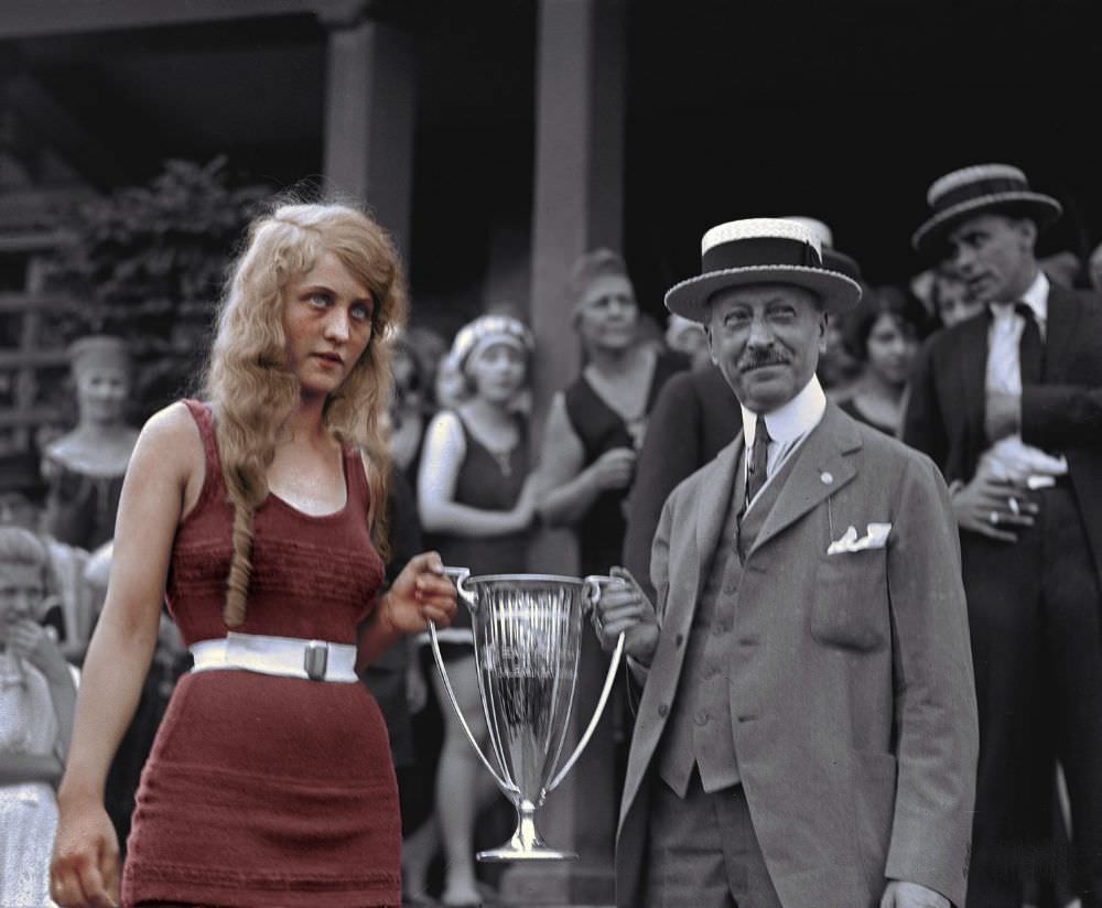 Eva Fridell takes the prize at the Washington Tidal Basin Beauty contest, August 1920.