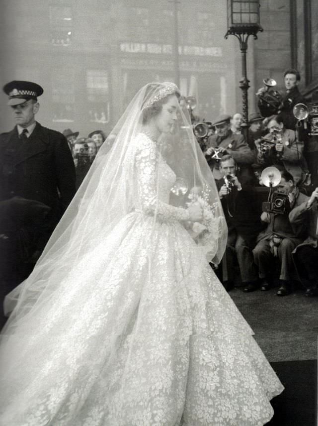 Jane O'Neil's wedding dress, 1953