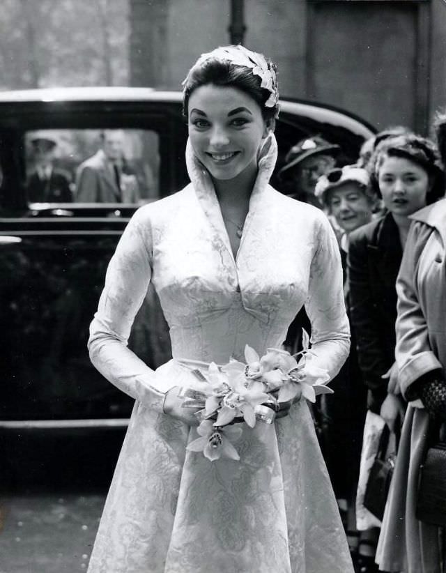 Joan Collins at her first wedding to Maxwell Reed , 1952