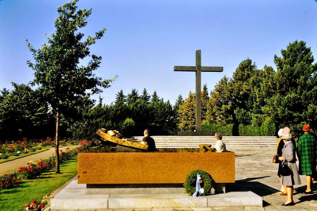 Mannerheim grave, 1960s