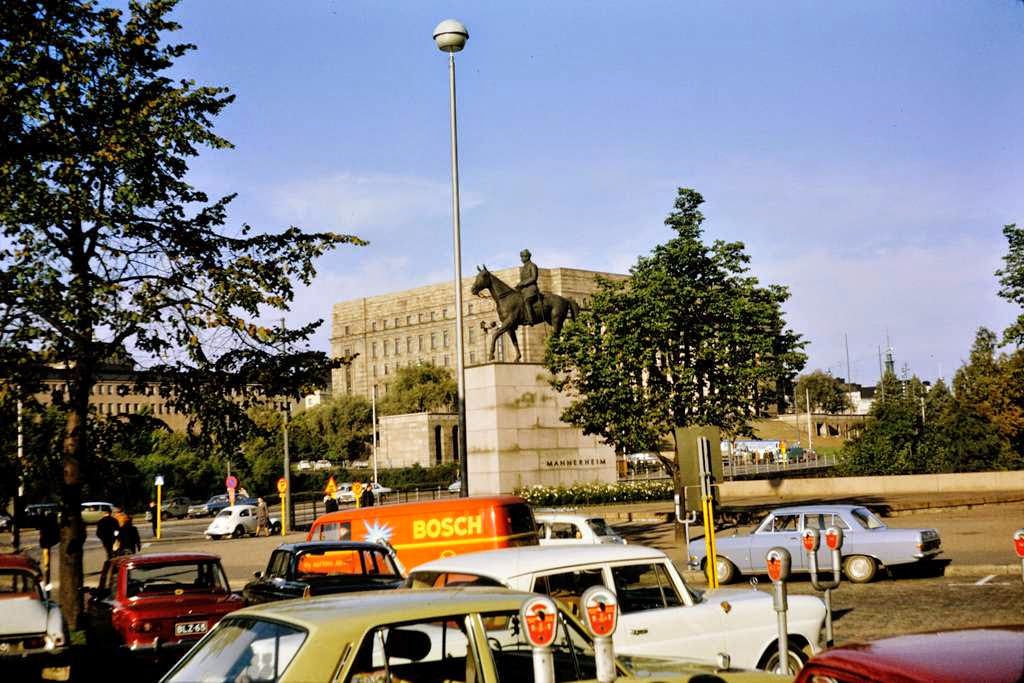 Mannerheim Road and statue, 1960s