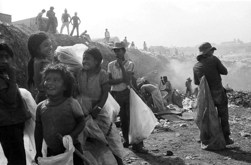 Garbage workers, Guatemala, 1987