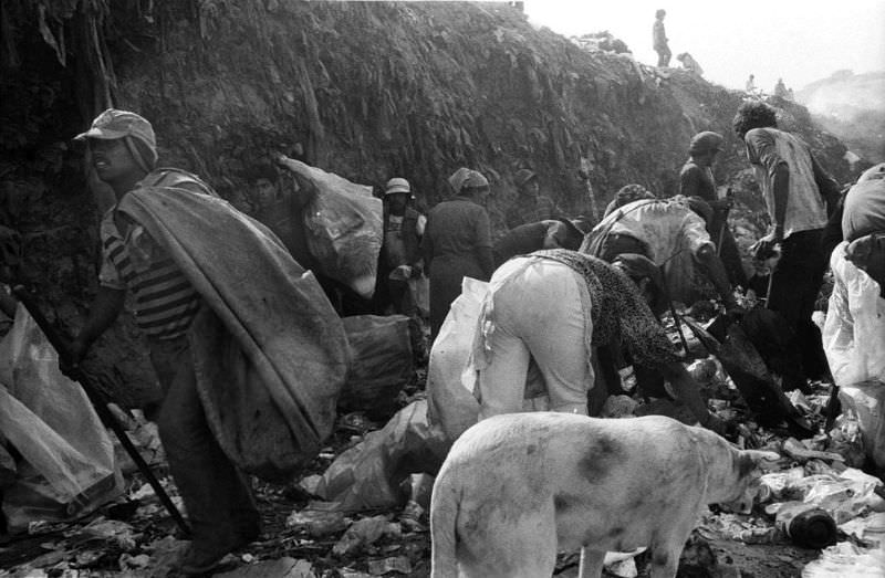 Garbage workers, Guatemala, 1987