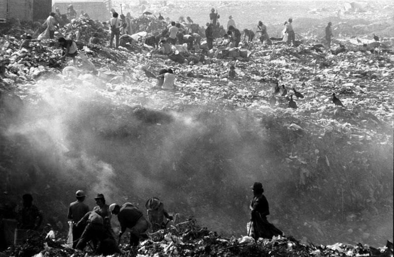 Garbage workers, Guatemala, 1987