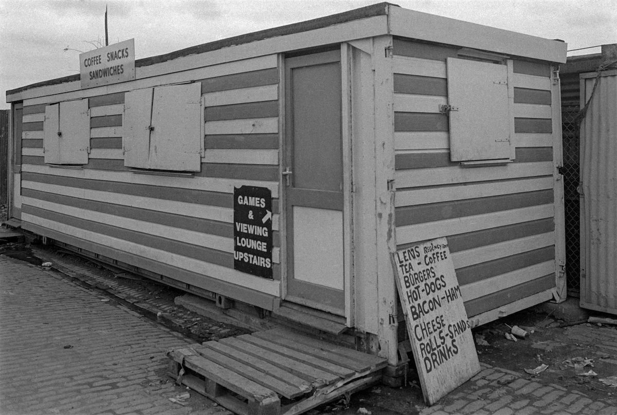 Lens snack bar, Wapping High Street, Wapping, Tower Hamlets, 1984