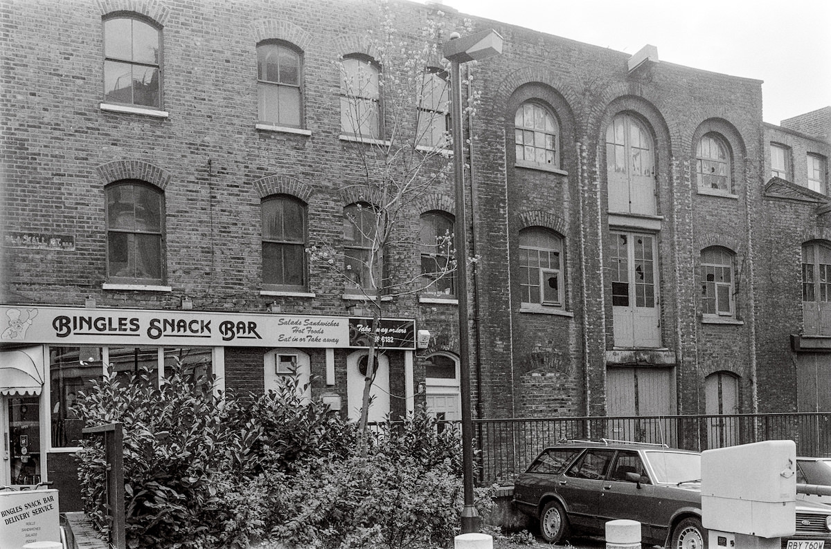 Bingles Snack Bar, Blackall Street, Shoreditch, Hackney, London, 1987