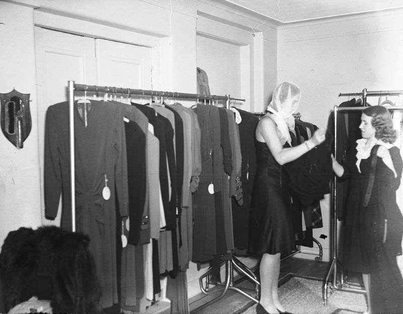 Fashion store at Jenny Models, Korte Leidsedwarsstraat 18-20. Amsterdam, 15 October 1946