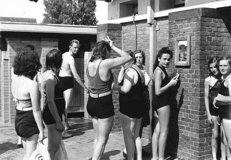 The De Mirandabad. Amsterdam, July 1946