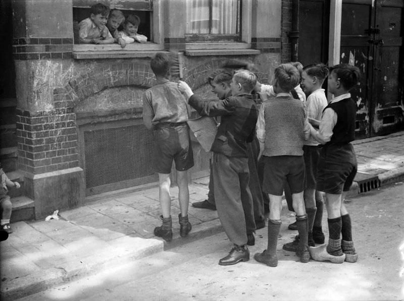 Luilakviering. Amsterdam, May 22, 1947