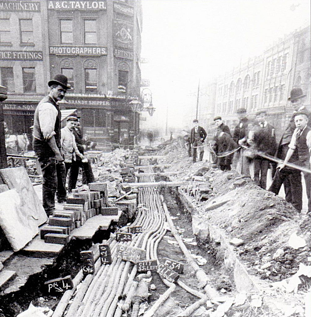 The laying of electric-cables in Baldwin Street, Bristol, 1893