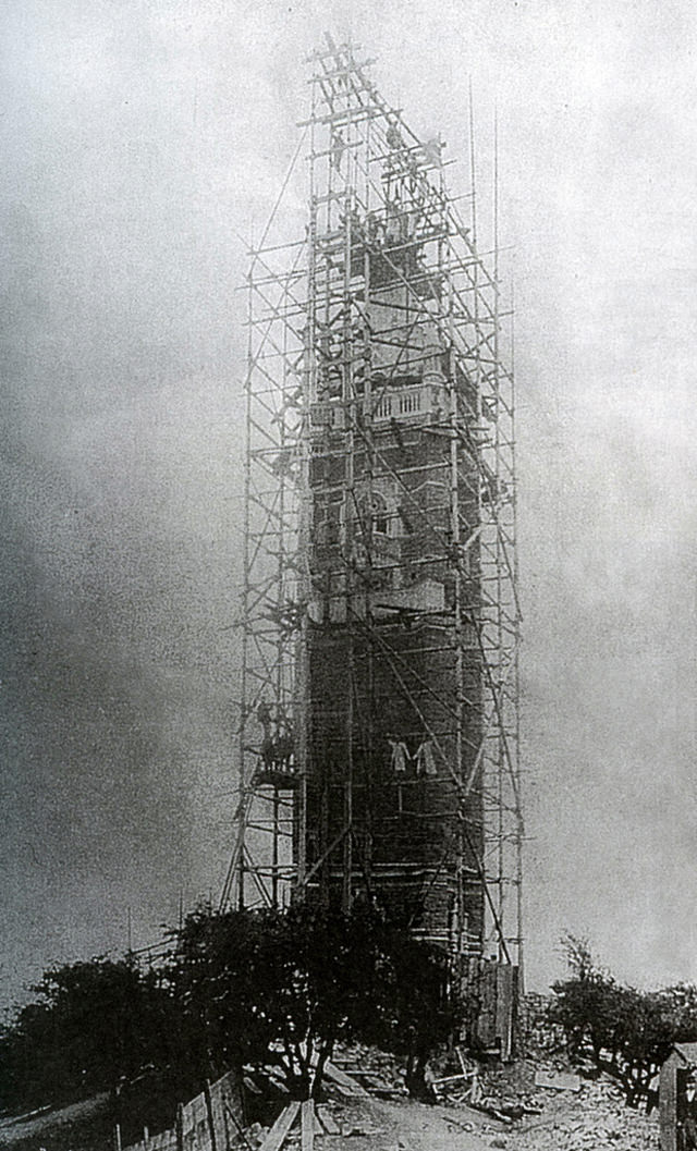 Bristol's Cabot Tower nearing com­pletion in 1898