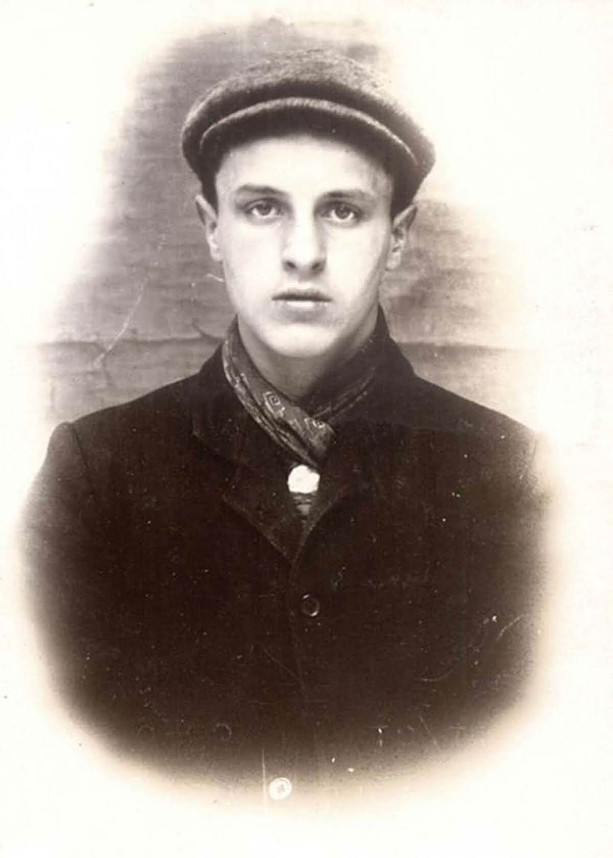 Stephen Fitzgibbon, 17, arrested for a series of thefts, 1907.