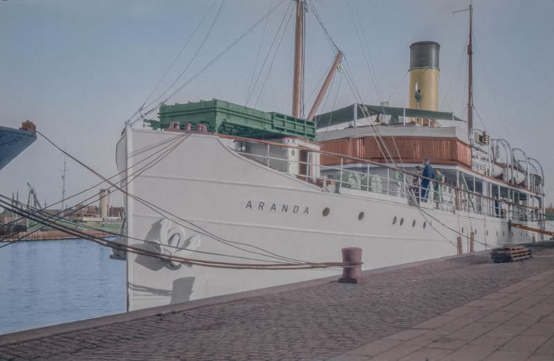 Cargo and passenger ship S/S Aranda in Helsinki, 1931