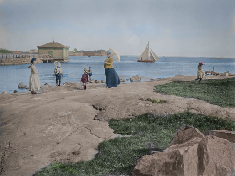 A summer day in Kaivopuisto park, 1910s