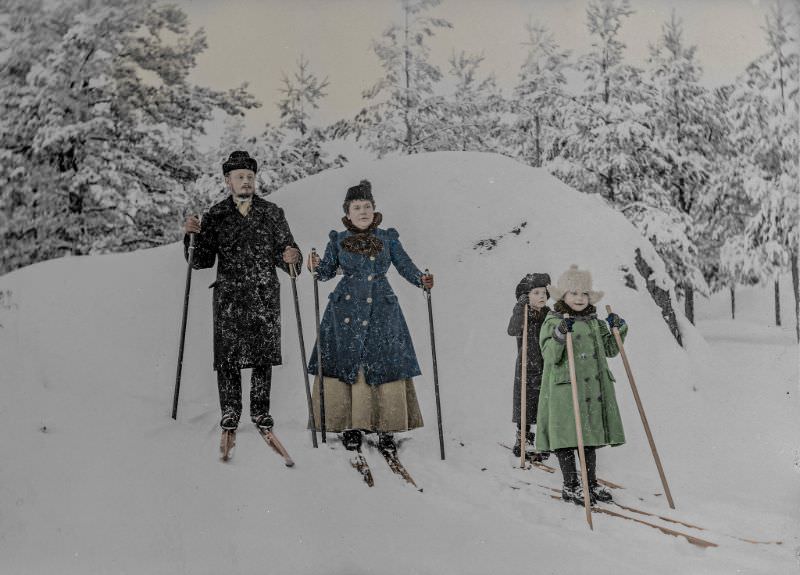 The Polles family skiing