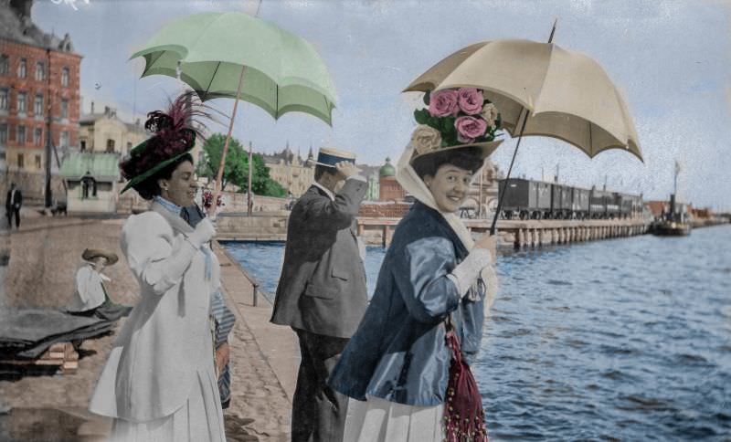 Waiting for a boat in Helsinki, 1900s.