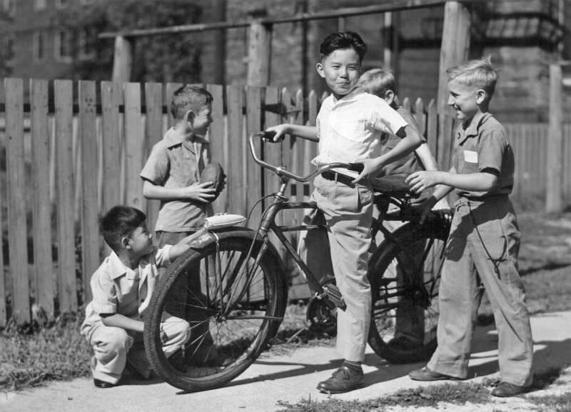 Children have their own standards in their selection of friends and playmates, Libertyville, Illinois, 1943.