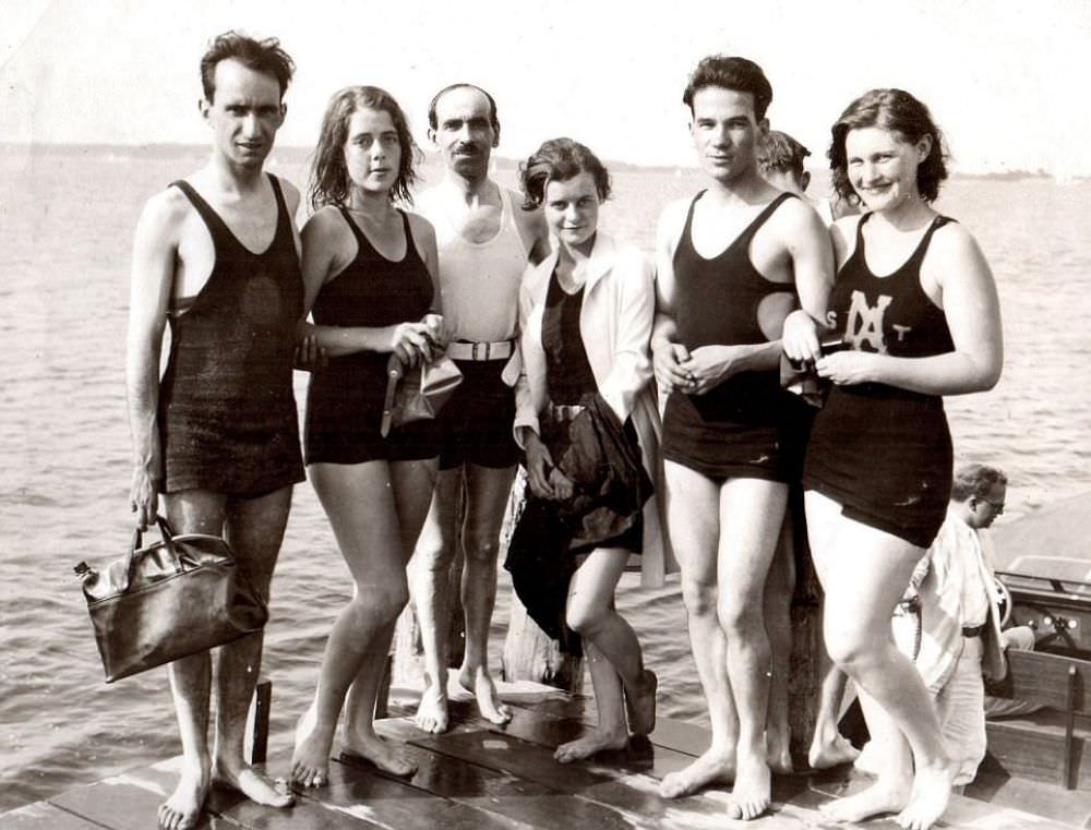 These men and women can be seen in 1929 in America, wearing almost identical bathing suits.