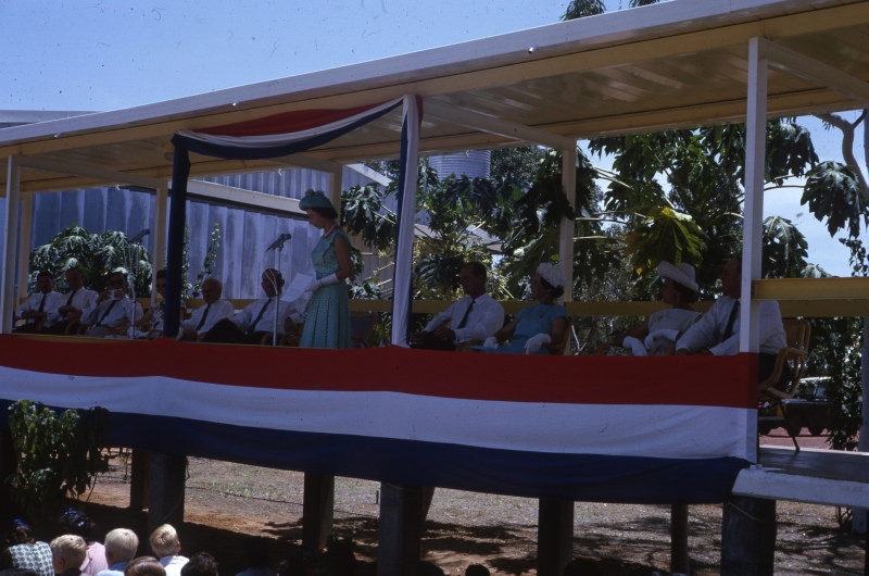 Royal Tour Queen speaks from the Club walkway, March 1963