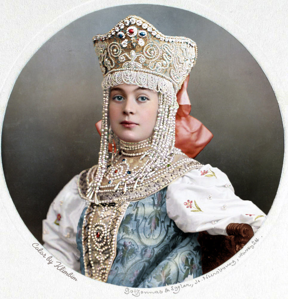 Spectacular Colorized Photos of Romanovs’ Final Ball Taken in 1903, St. Petersburg, Russia