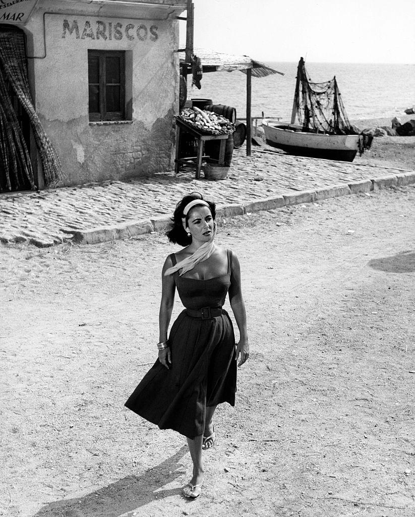 Elizabeth Taylor on the set of "Suddenly, Last Summer".