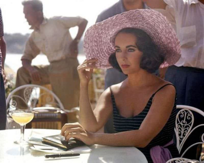 Elizabeth Taylor on the set of "Suddenly, Last Summer".