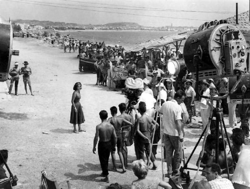 Elizabeth Taylor on the set of "Suddenly, Last Summer".