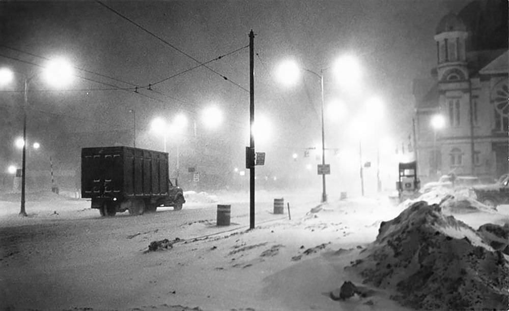 Blizzard conditions arrived in Dayton early in the morning on Jan 26, 1978.