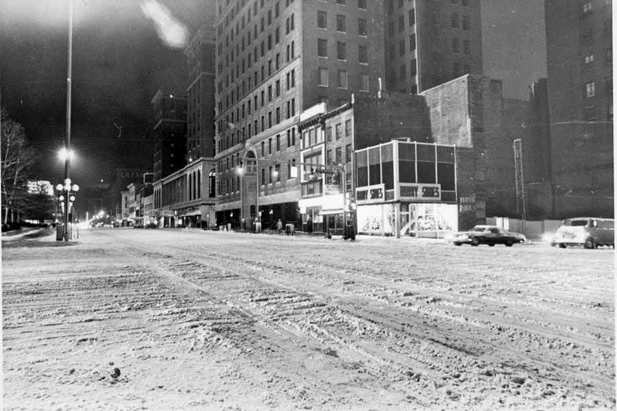 Broad and High looking South. Hardy Shoes is at the southwest corner of Broad & High streets.