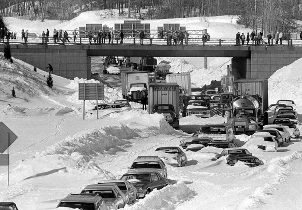 Cars and trucks are stuck and can only wait as Army and civilian plows and tow trucks approach from bridge Thursday Feb. 9, 1978 on Route 128, Dedham, Mass.
