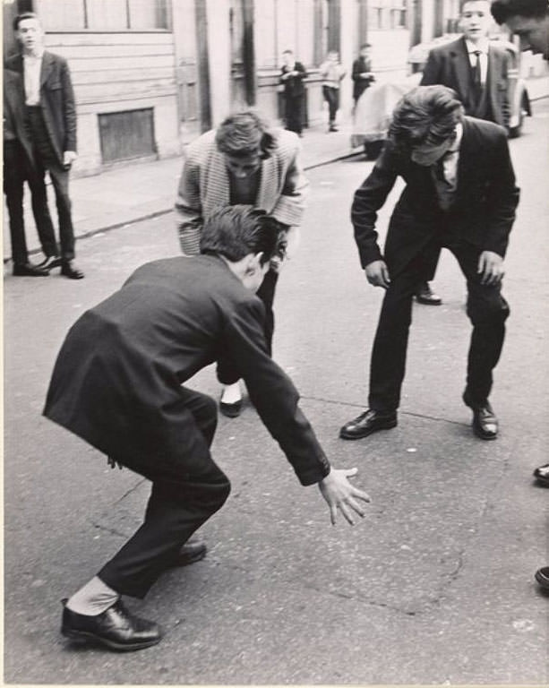 Boys gambling, Princedale Road, April 15 1956