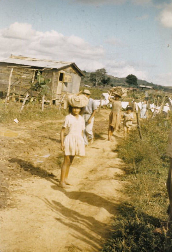 Children on rural road, Aibonito
