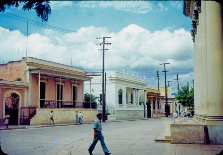 Teatro La Perla on the right, Ponce