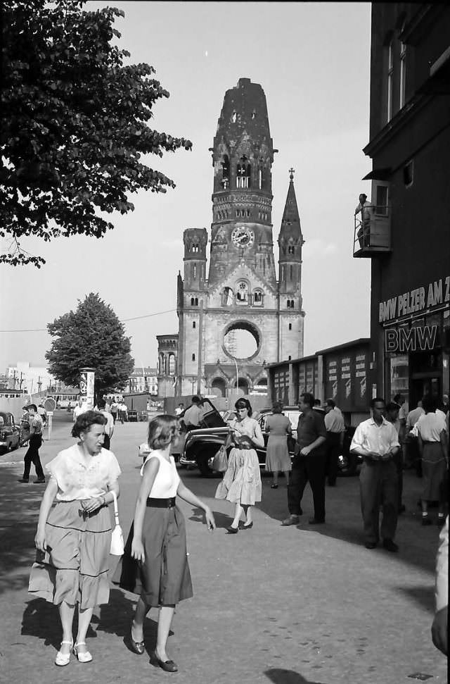 View from Kantstrasse to the Kaiser Wilhelm Memorial Church in Berlin-Charlottenburg, 1957
