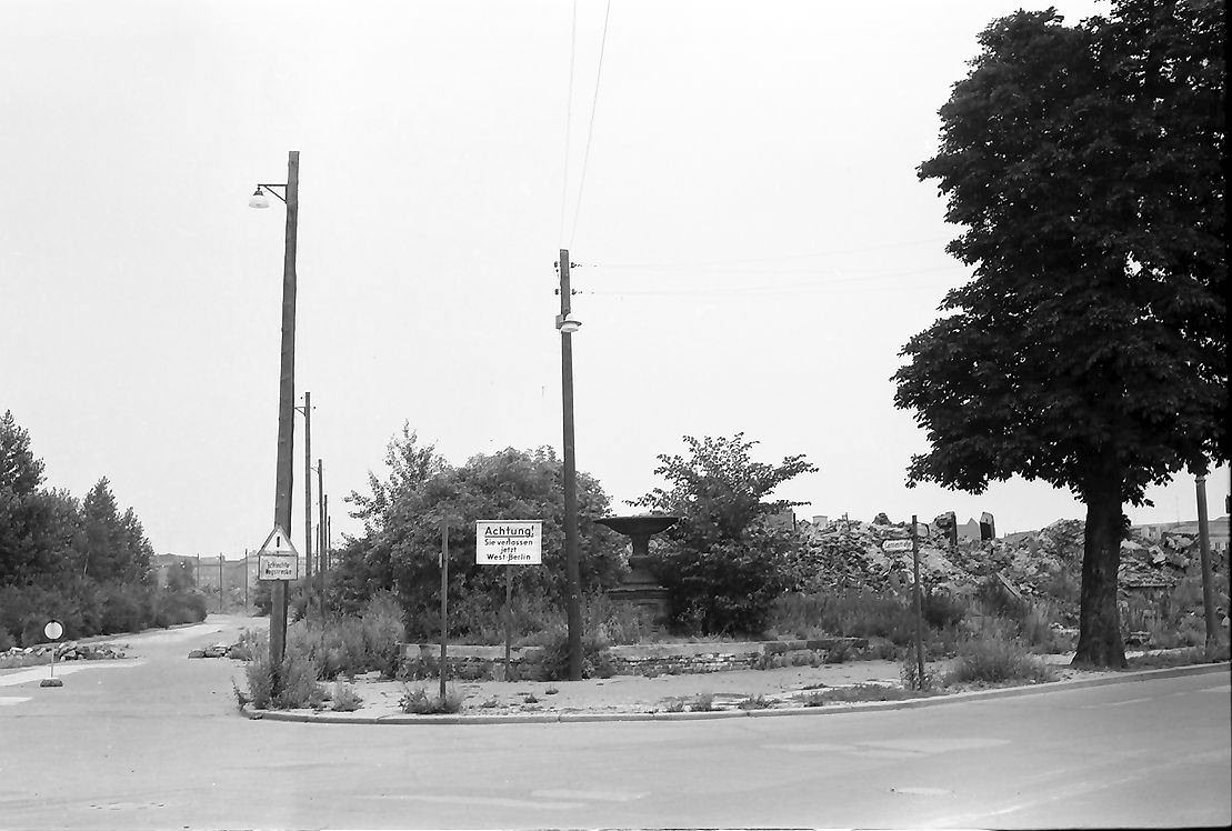 The Kemperplatz with sector border at the so-called Lenné triangle in Berlin.