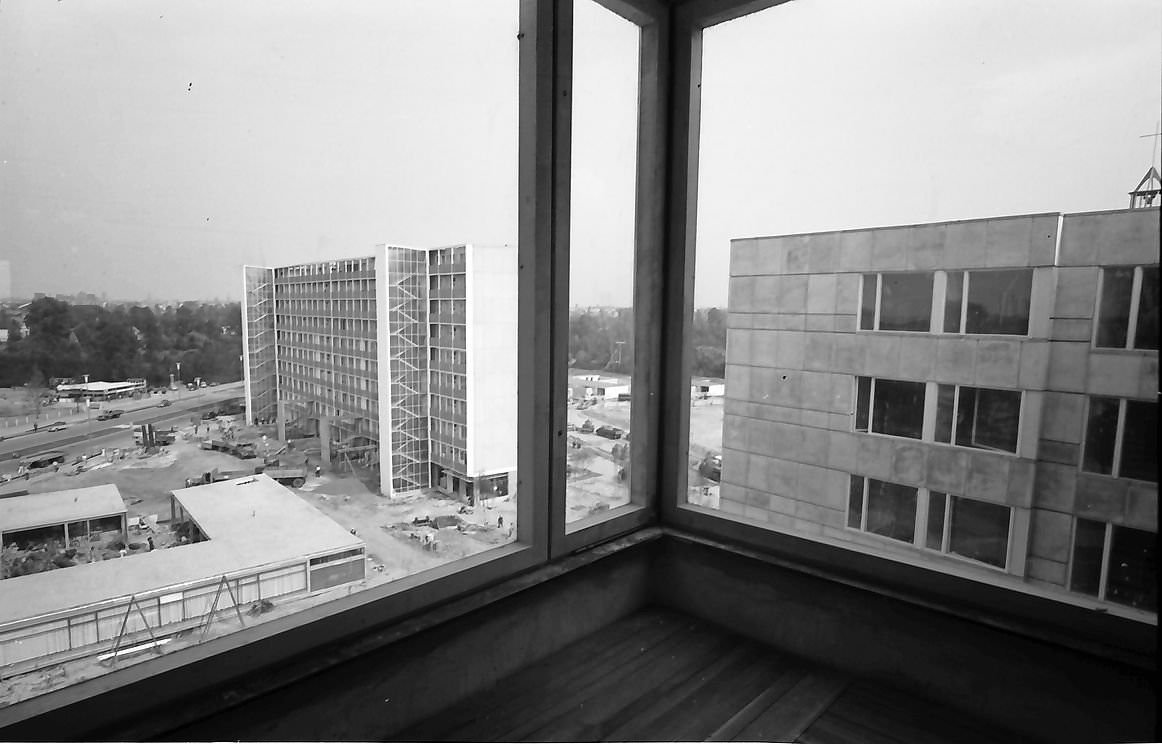 Berlin-Interbau; View from window; Object 16 (Klopstockstraße 30:32) on object 15 (Schwedenhaus) 1957